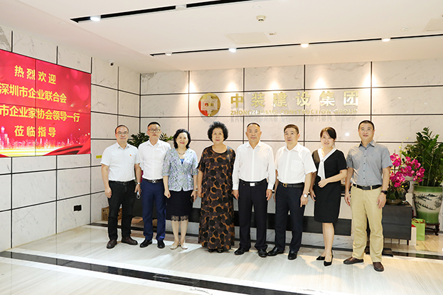 第四屆“深圳百名行業(yè)領(lǐng)軍人物”評委會(huì)領(lǐng)導(dǎo)走訪中裝建設(shè)
