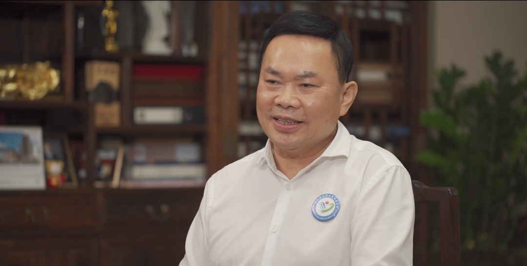 公益的力量丨中裝建設董事長莊重：慕賢思齊，大山儒商丹心為公益